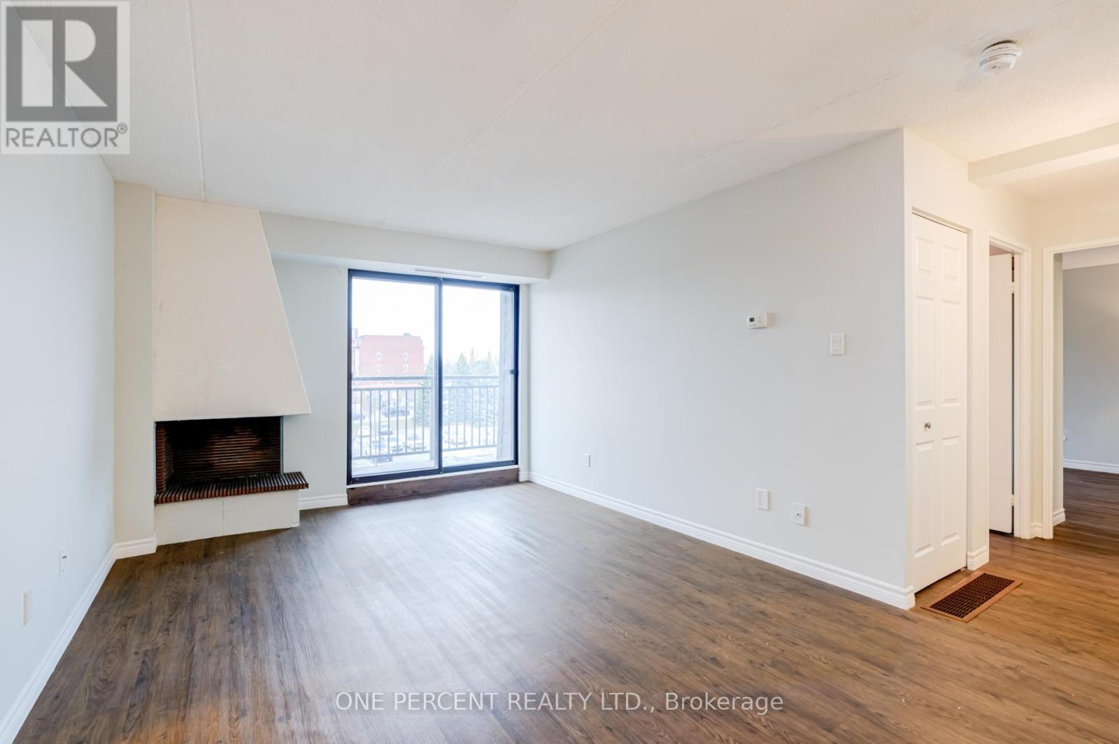 #406 15390 YONGE STREET - 12