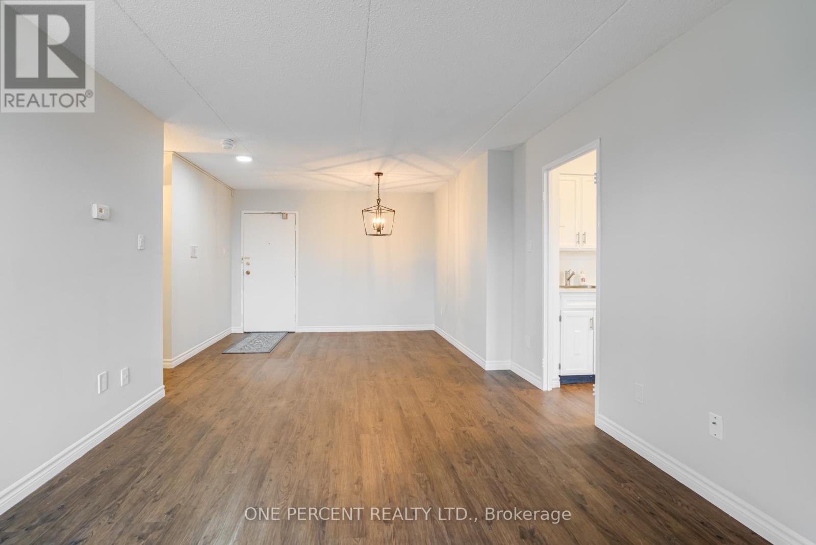 #406 15390 YONGE STREET - 14