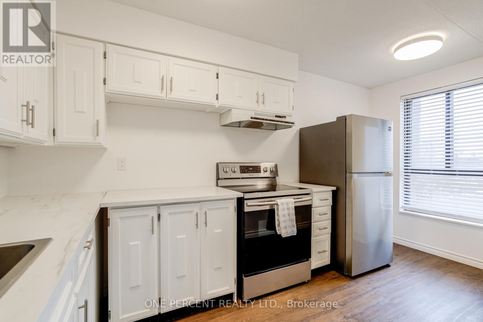 #406 15390 YONGE STREET - 17