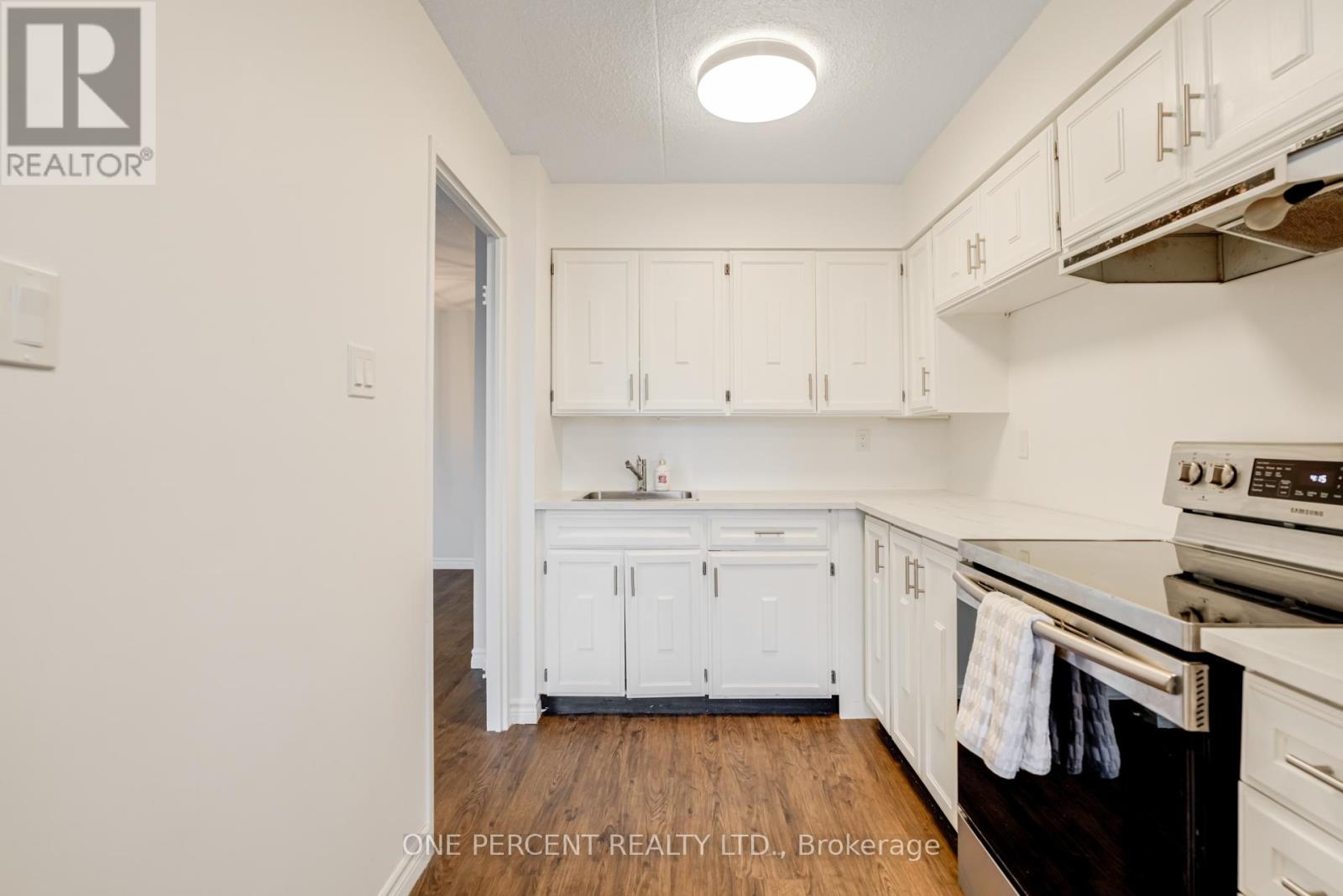 #406 15390 YONGE STREET - 18