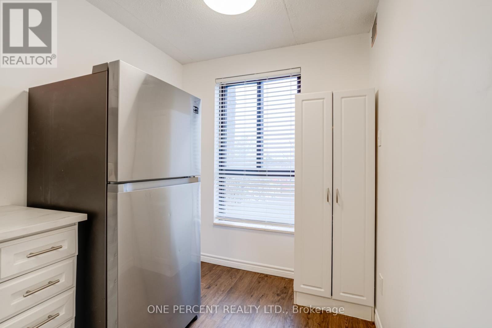 #406 15390 YONGE STREET - 21