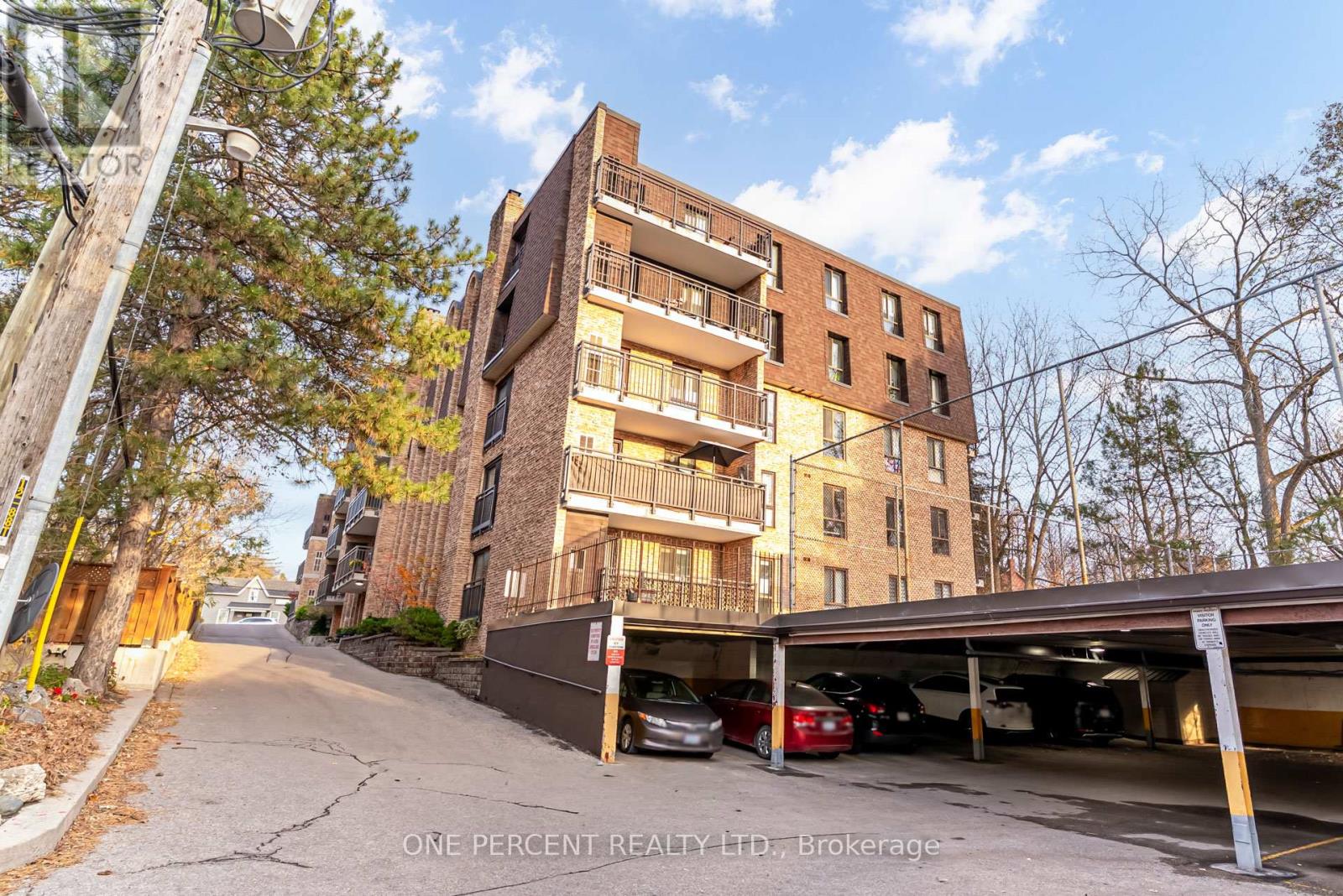 #406 15390 YONGE STREET - 40