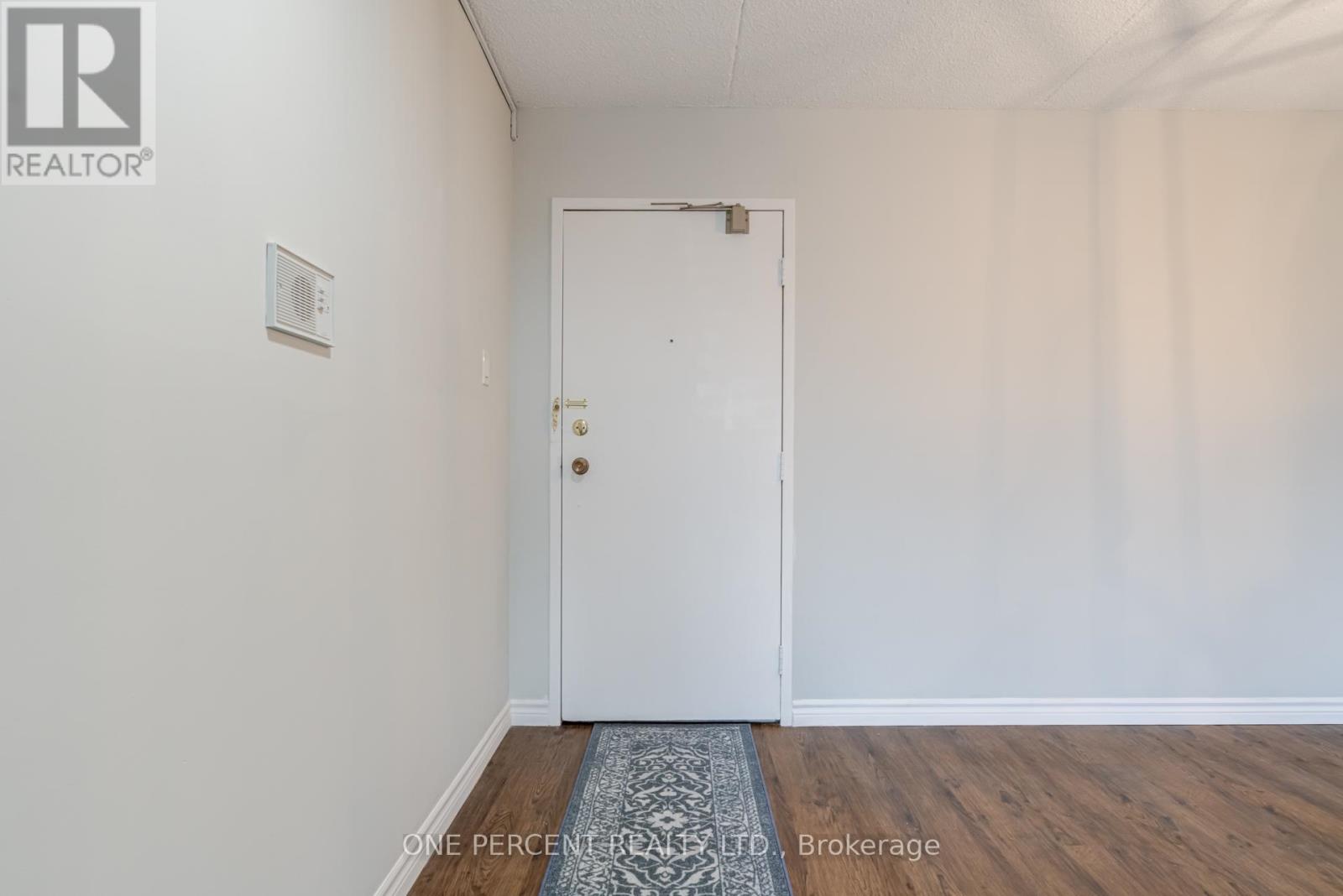 #406 15390 YONGE STREET - 6