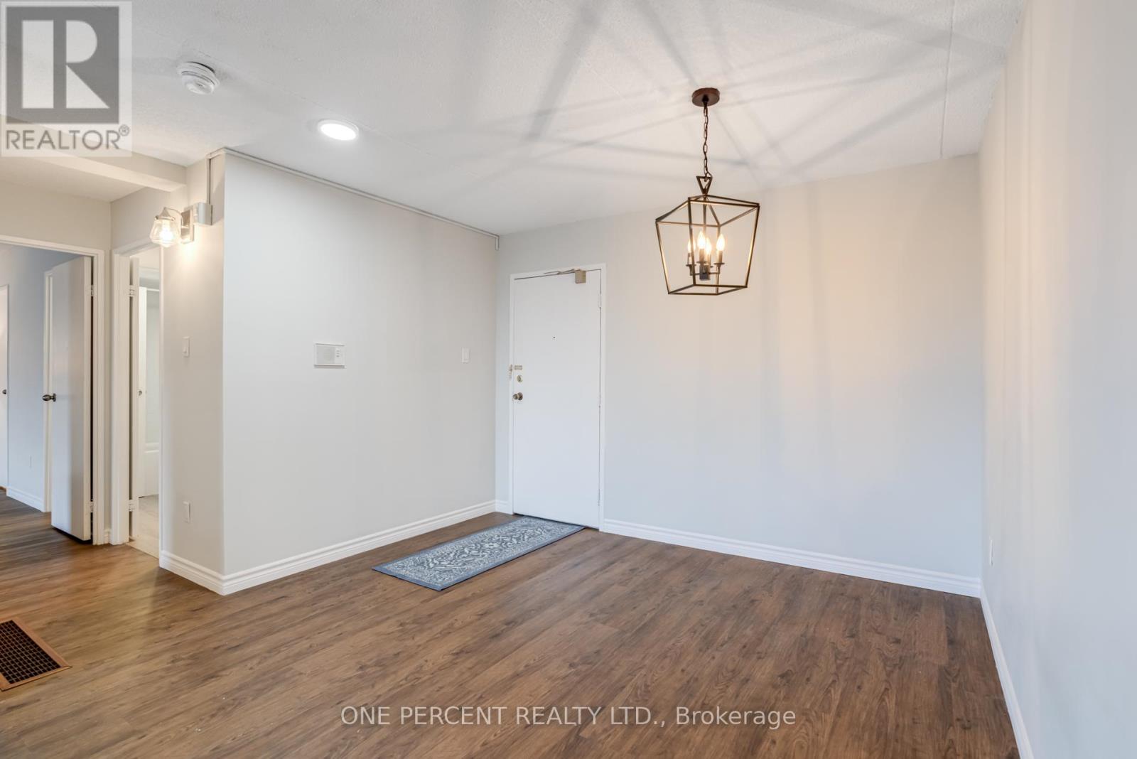 #406 15390 YONGE STREET - 7