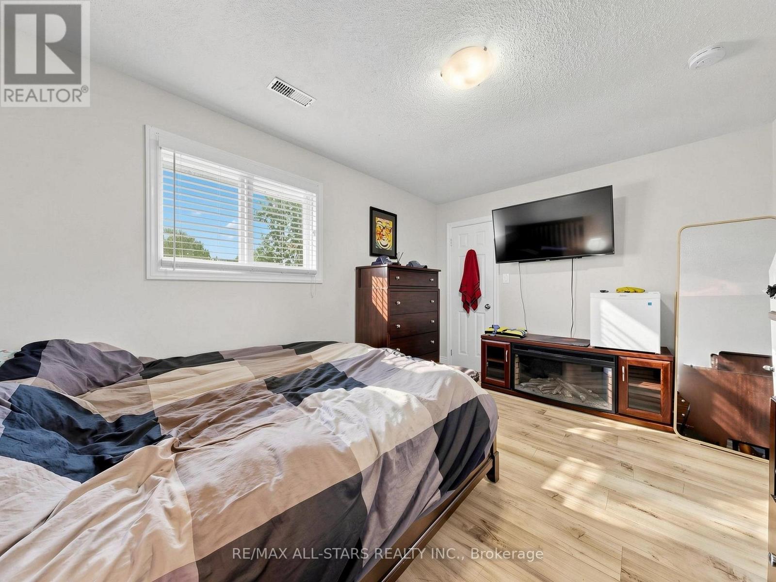 374 ADELINE DRIVE - 26