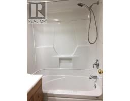 Bathroom - 23 Carlton Road, Barrie, ON L4M5K8 Photo 11