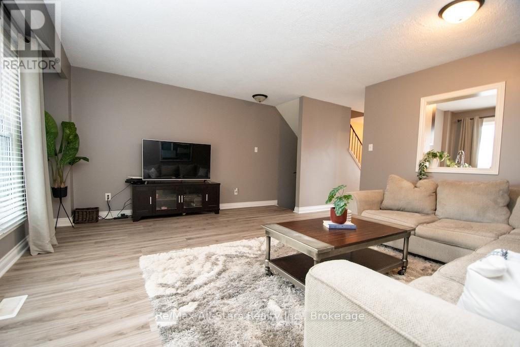 #16 72 MARTIN ROAD - Image 11
