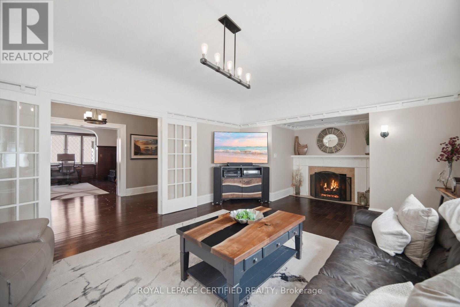 8 ELIZABETH STREET S - Image 10
