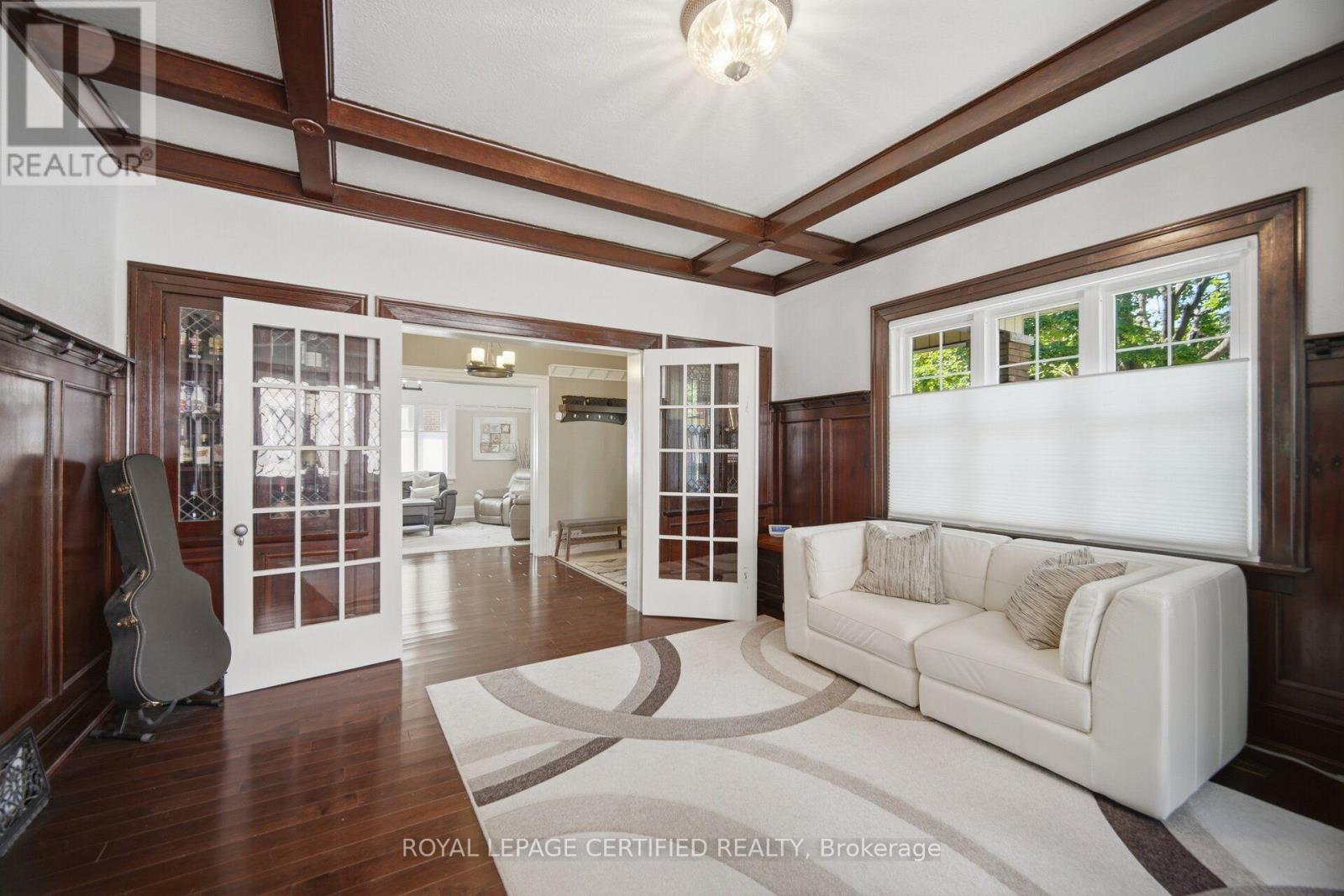 8 ELIZABETH STREET S - 13