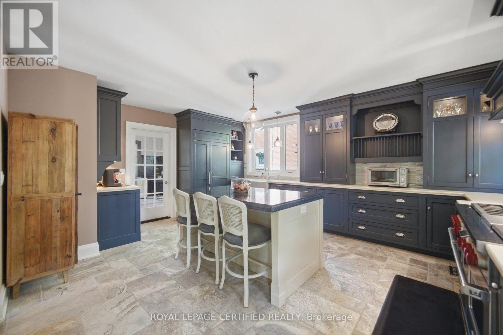 8 ELIZABETH STREET S - 15
