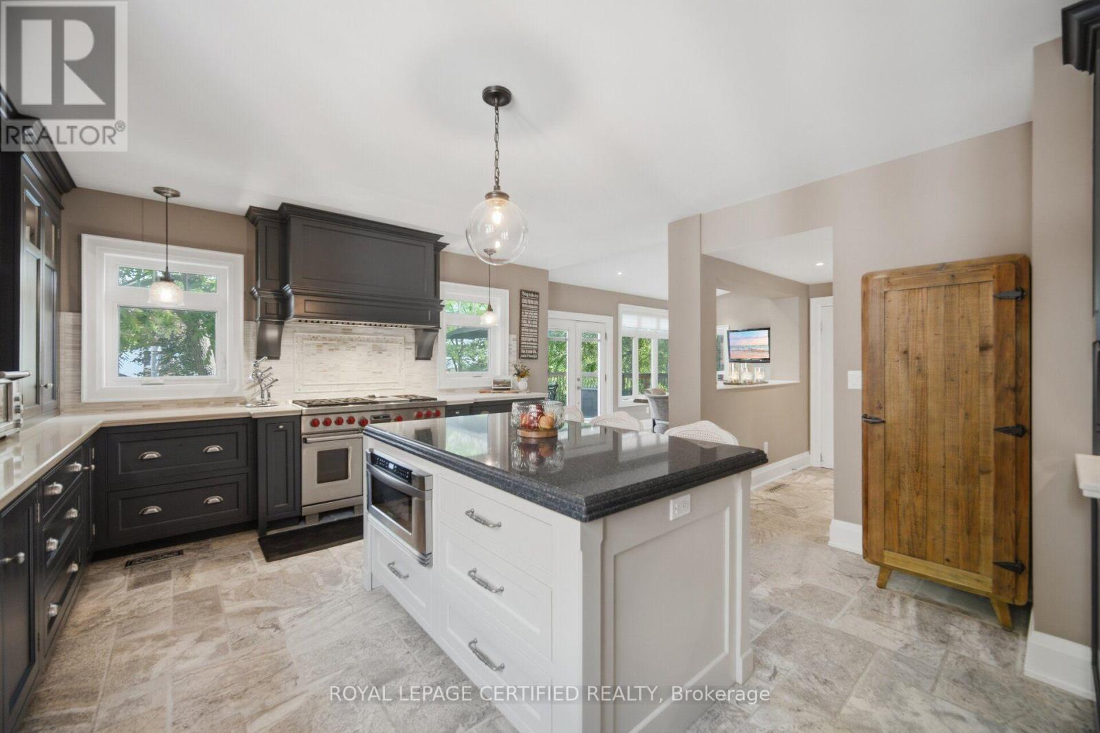 8 ELIZABETH STREET S - Image 17