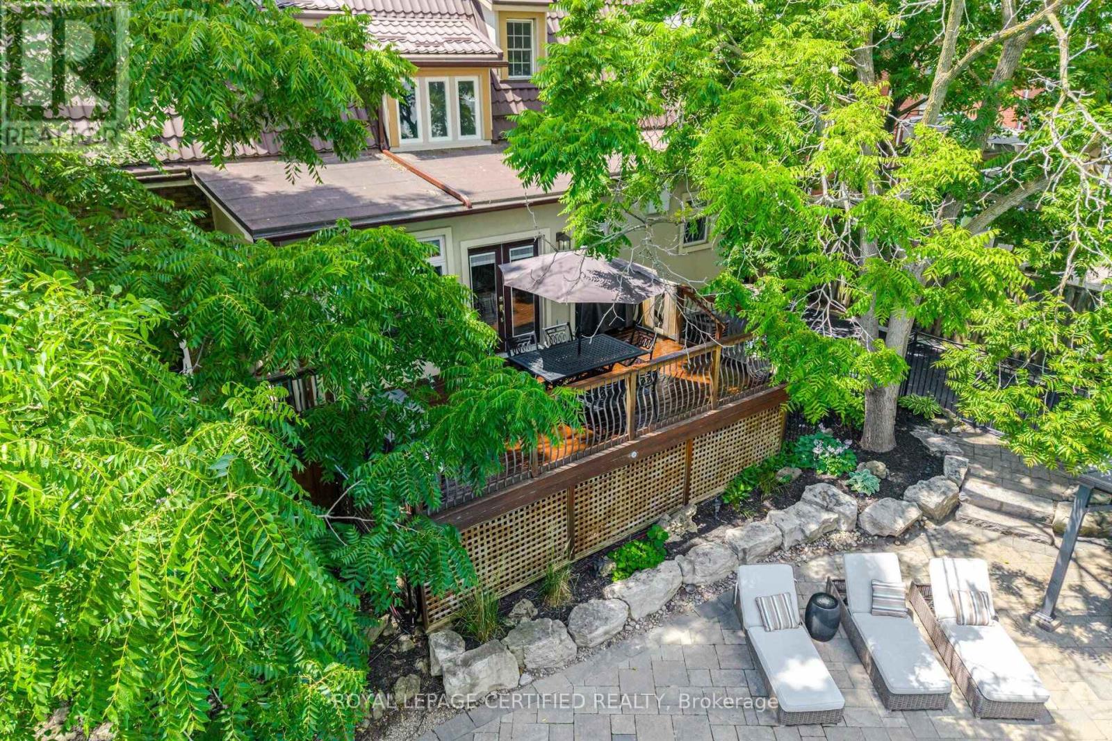 8 ELIZABETH STREET S - 49