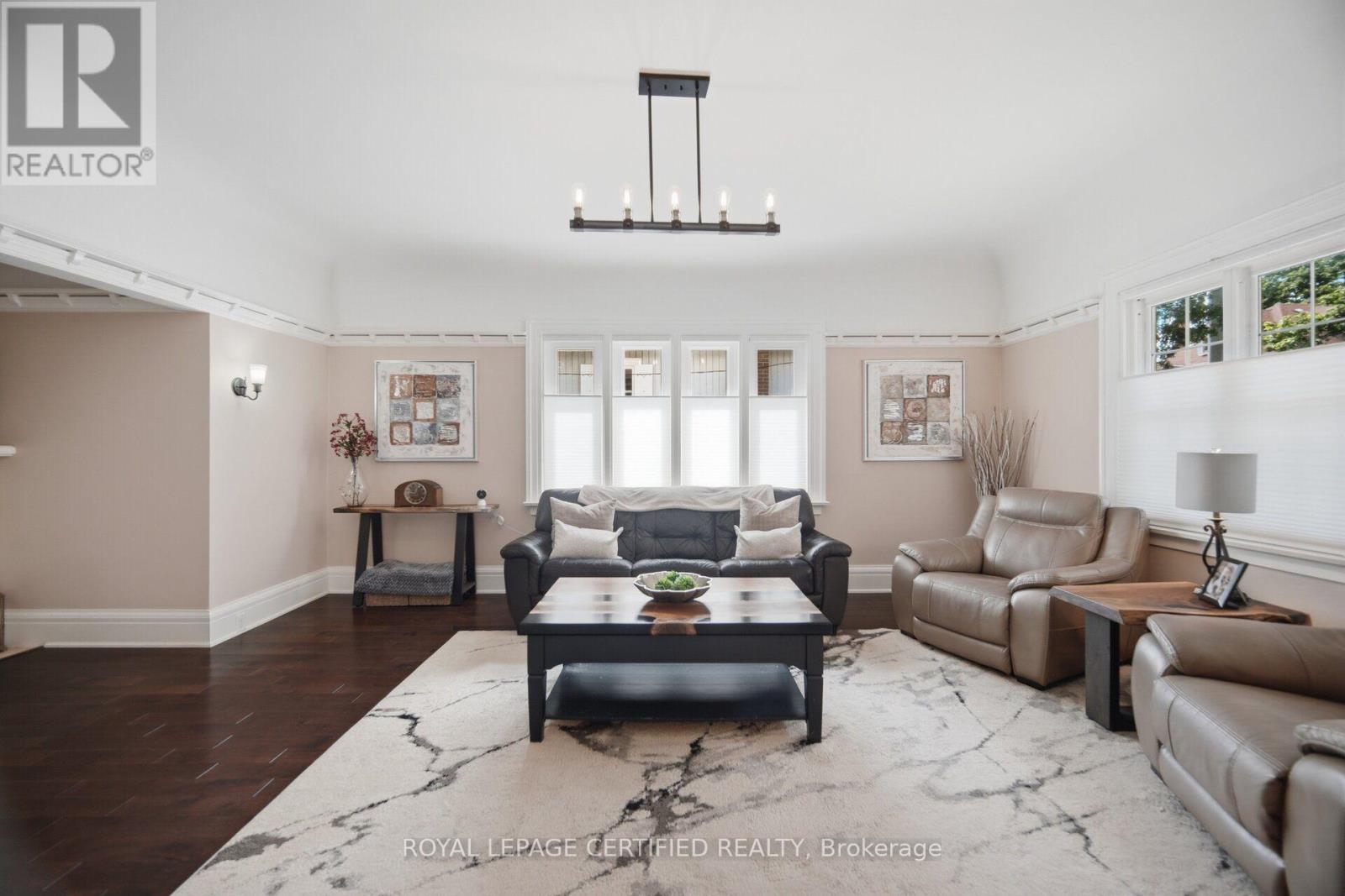 8 ELIZABETH STREET S - Image 8