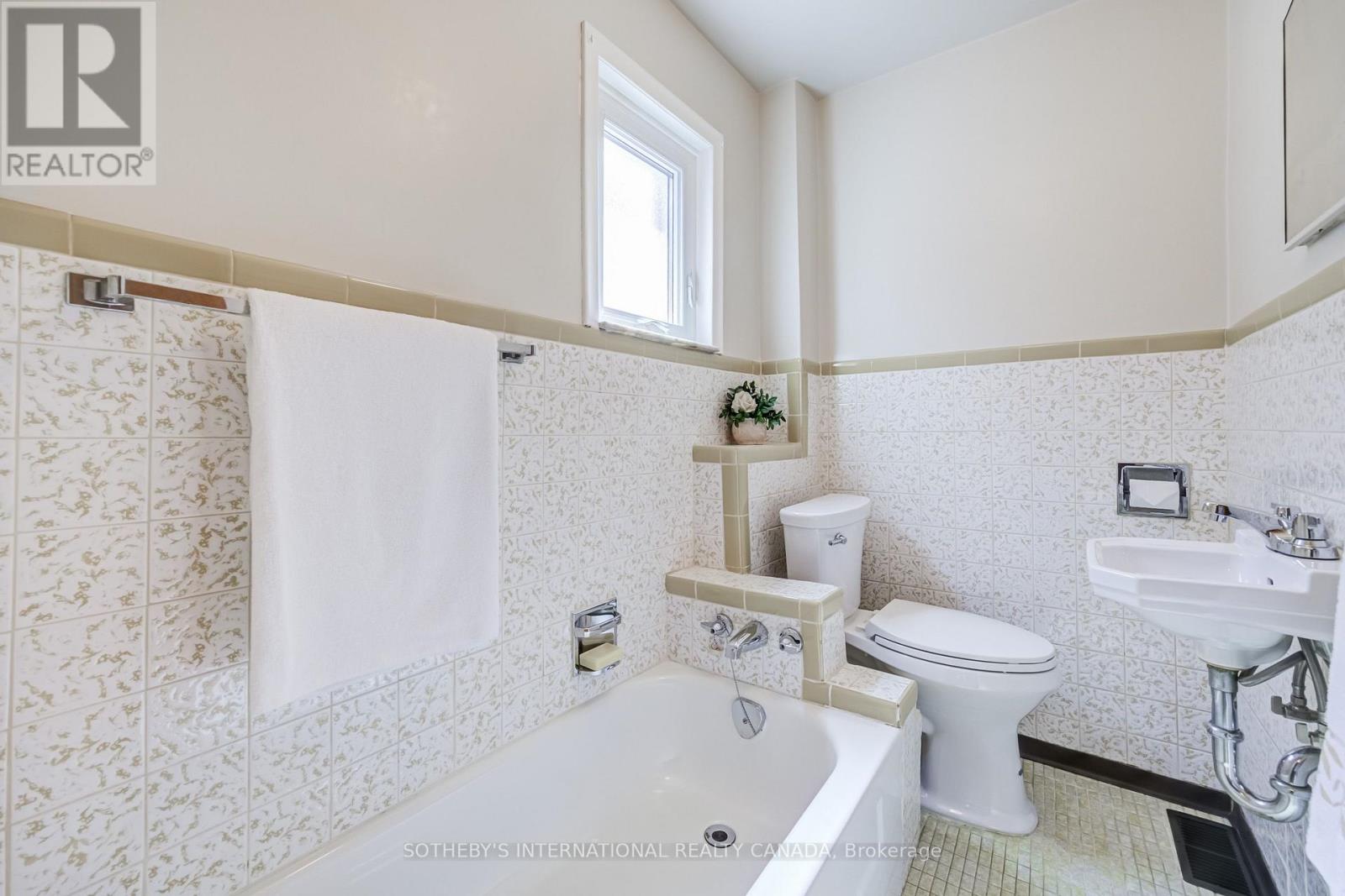 157 ASCOT AVENUE - 18