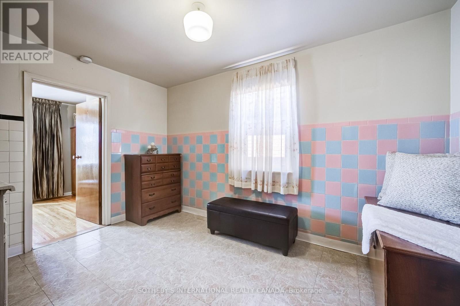 157 ASCOT AVENUE - 23