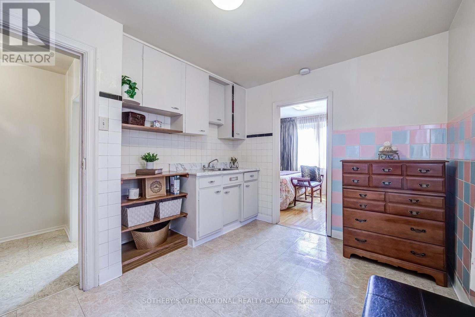 157 ASCOT AVENUE - 24