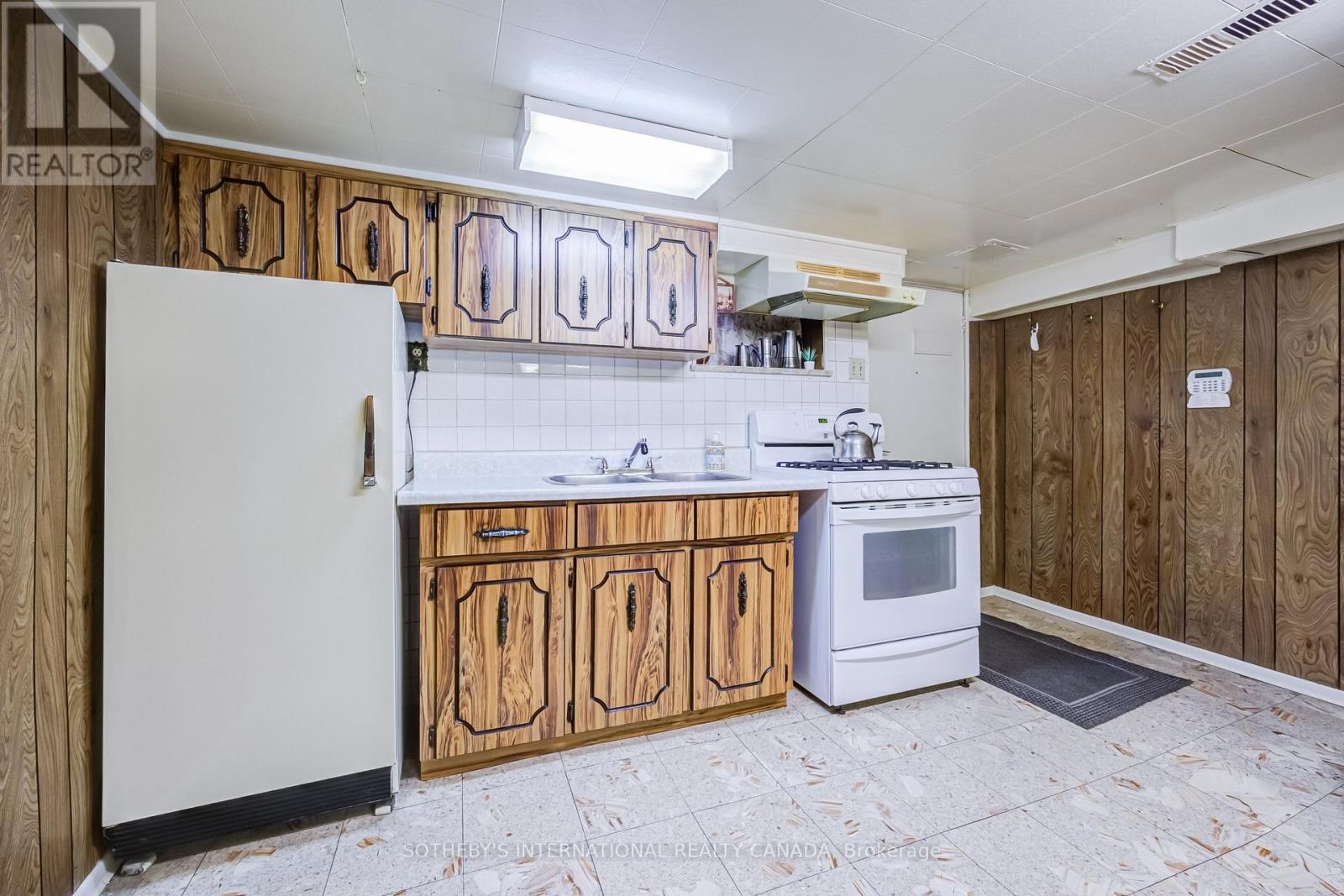 157 ASCOT AVENUE - 35