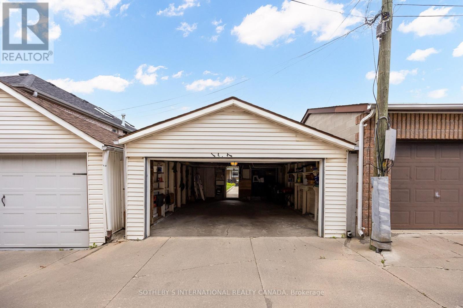157 ASCOT AVENUE - 40