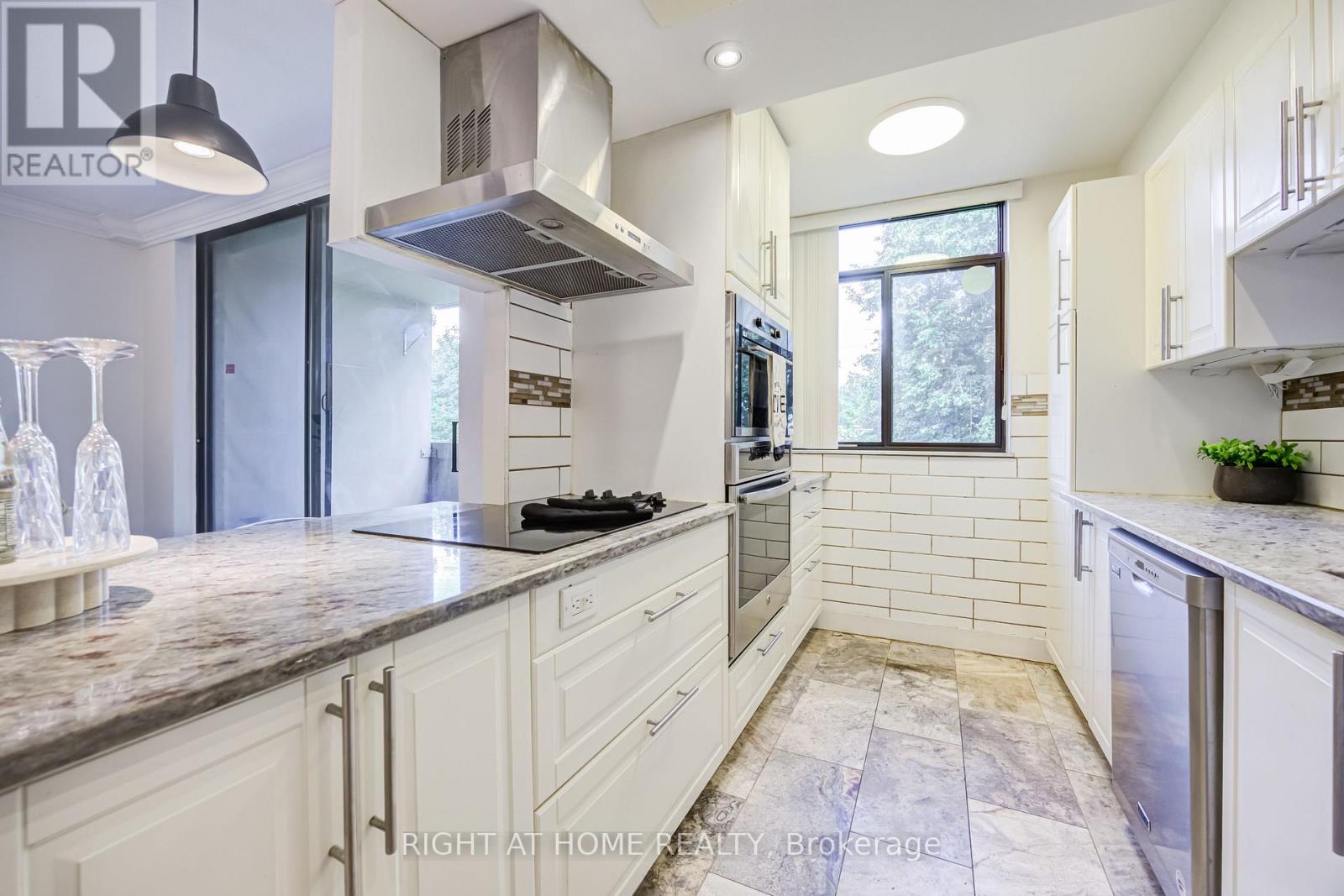 #426 2645 JANE STREET - 12