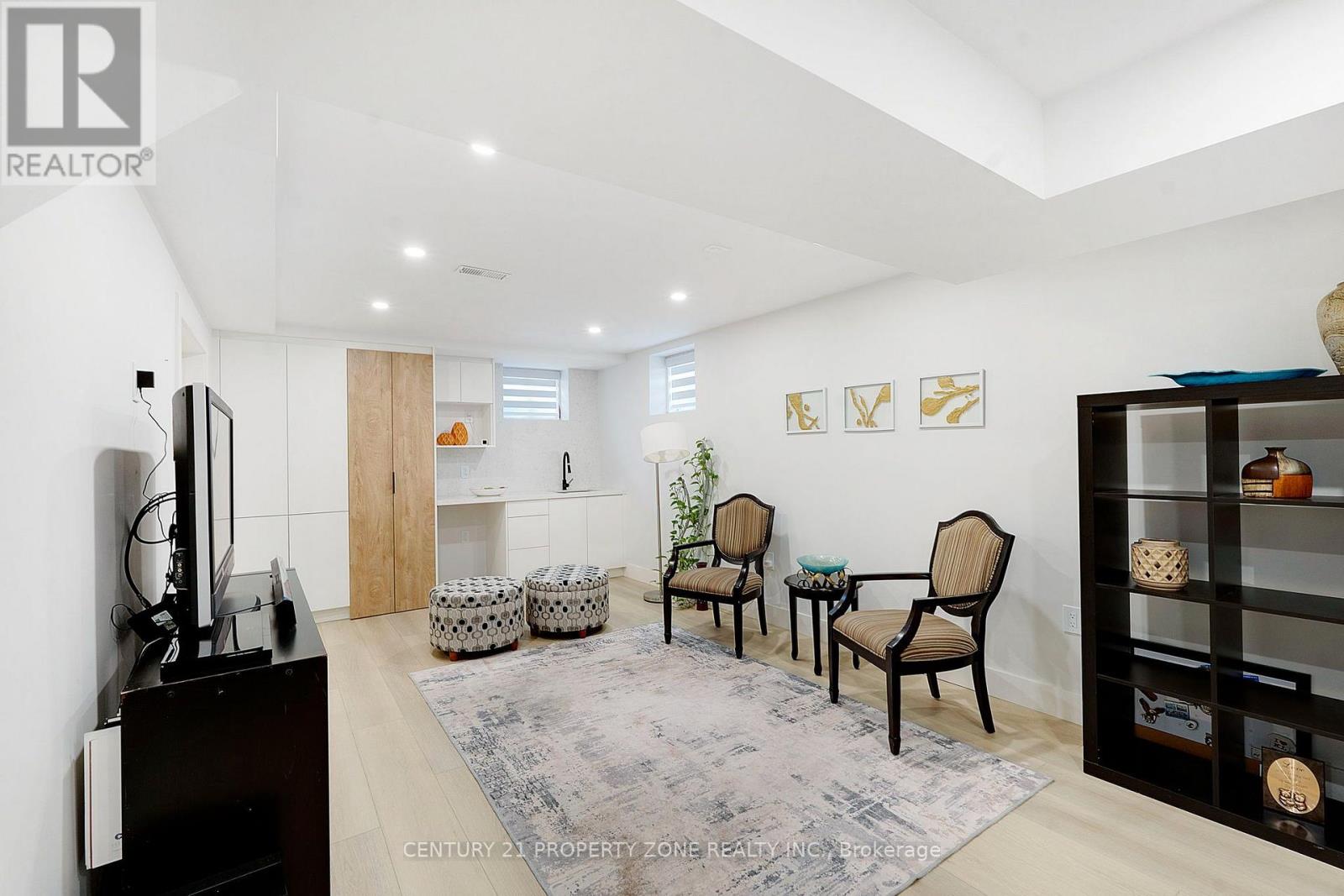 1083 SAVOLINE BOULEVARD - 32