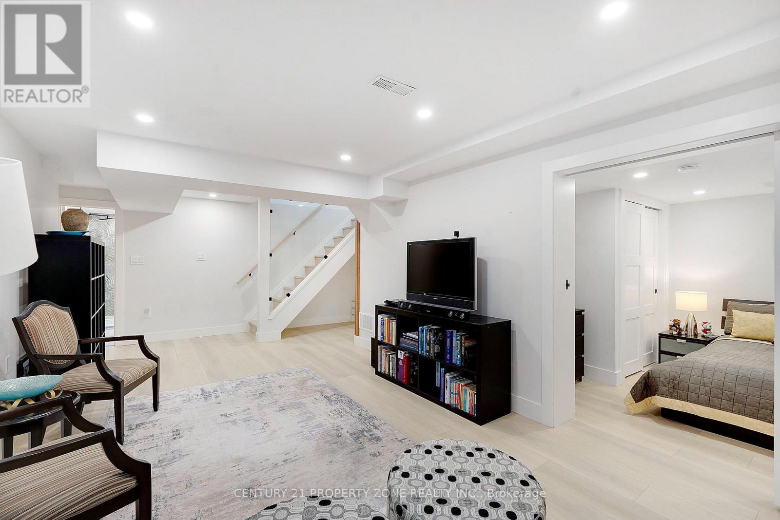 1083 SAVOLINE BOULEVARD - 33