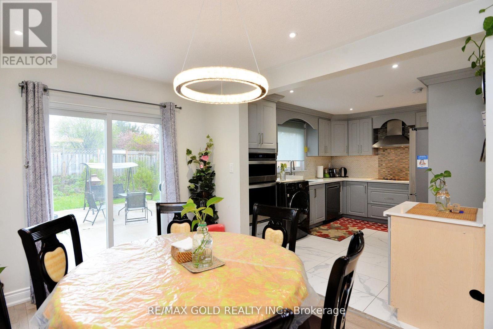 48 GARSIDE CRESCENT - 12