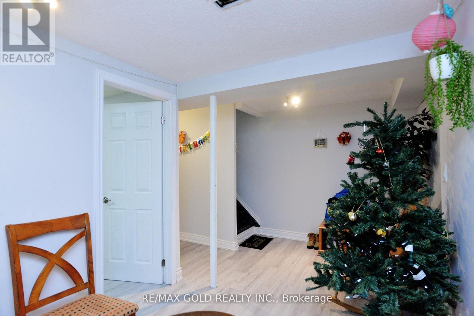 48 GARSIDE CRESCENT - 35