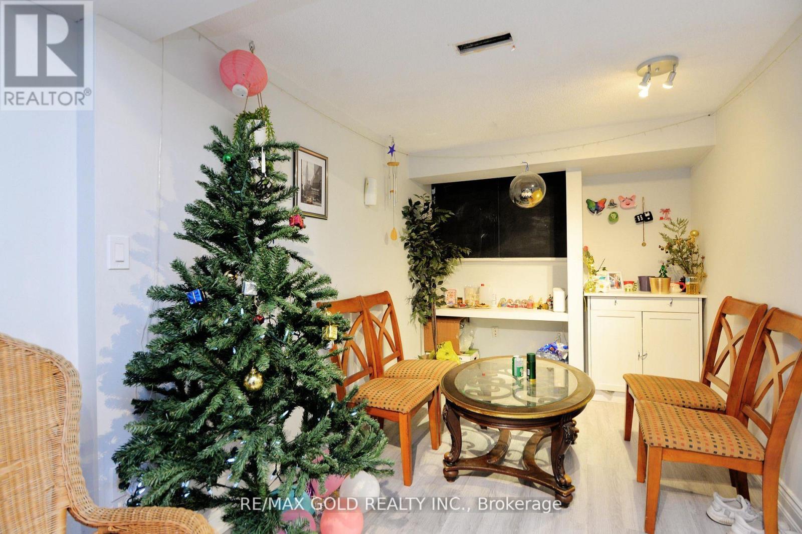 48 GARSIDE CRESCENT - 36