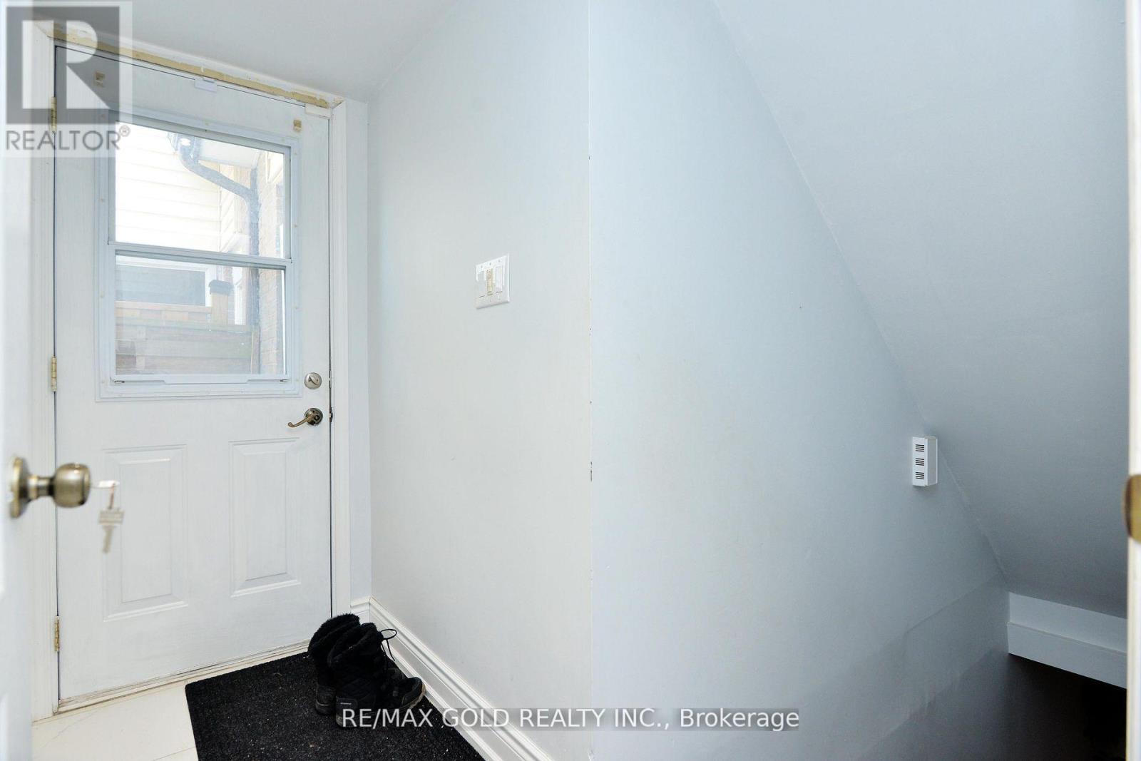 48 GARSIDE CRESCENT - 28