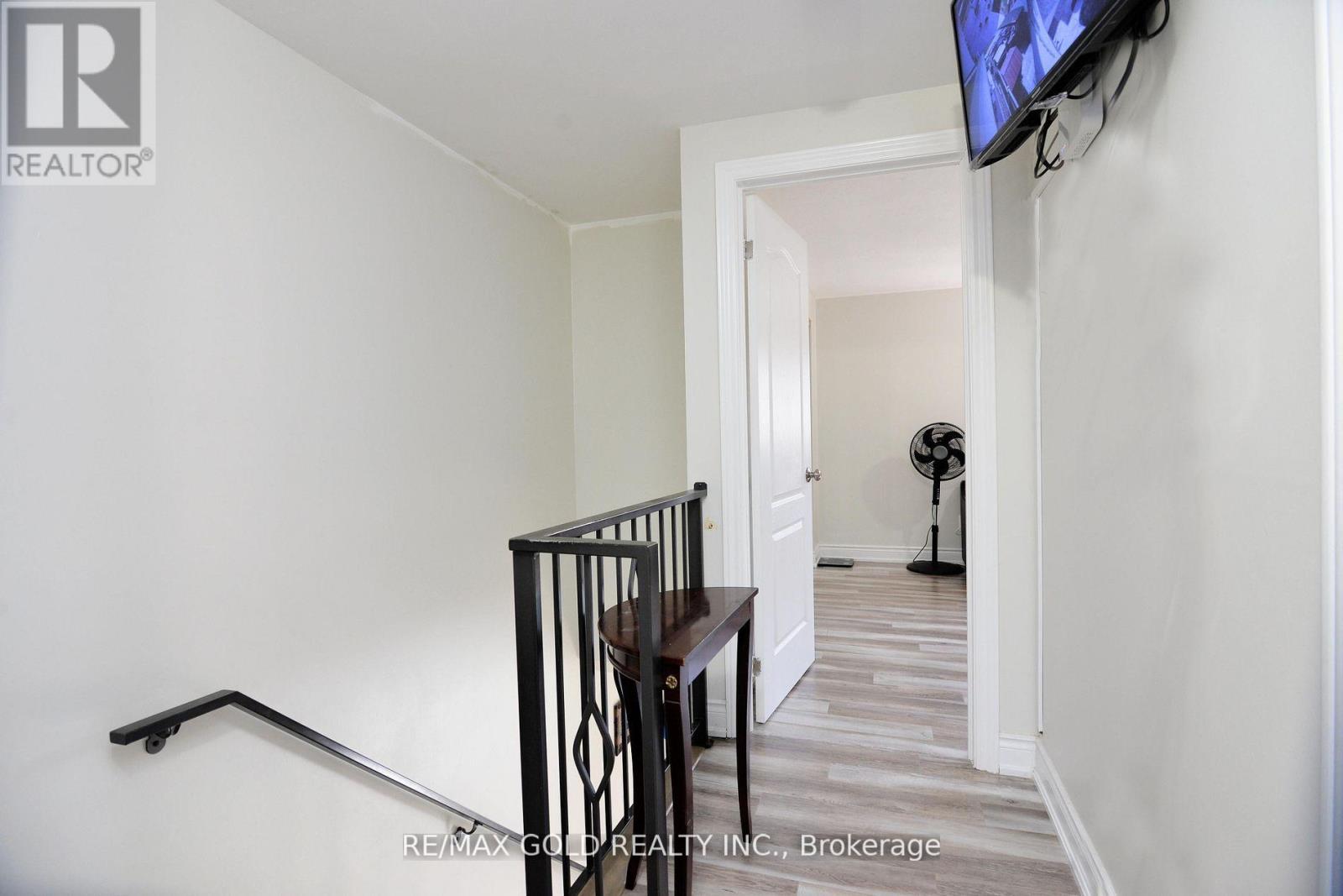 48 GARSIDE CRESCENT - 18