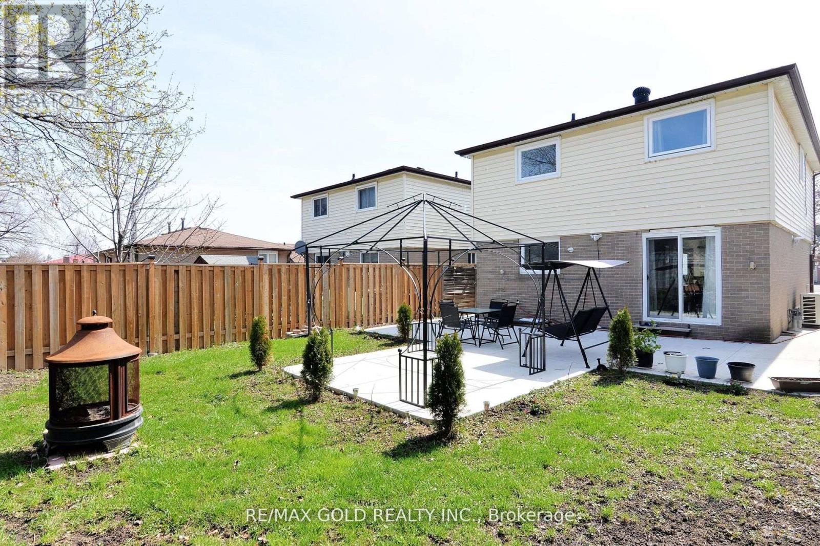 48 GARSIDE CRESCENT - 40