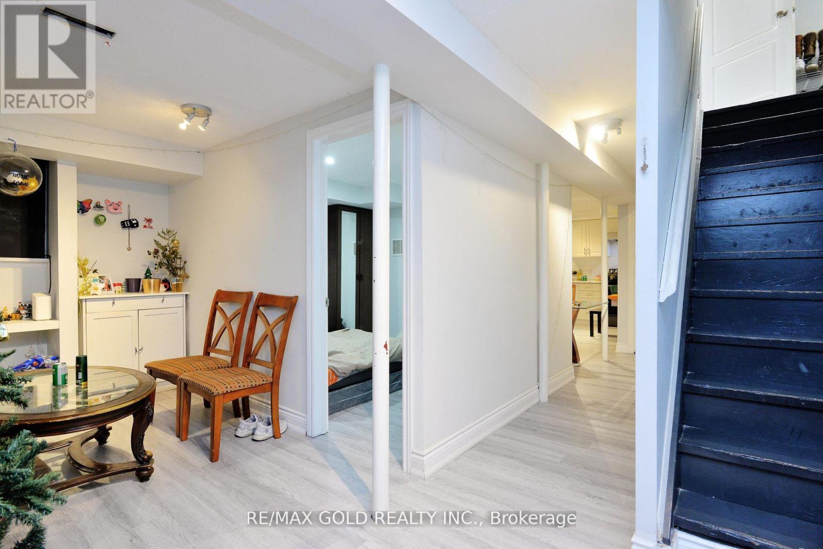 48 GARSIDE CRESCENT - 37