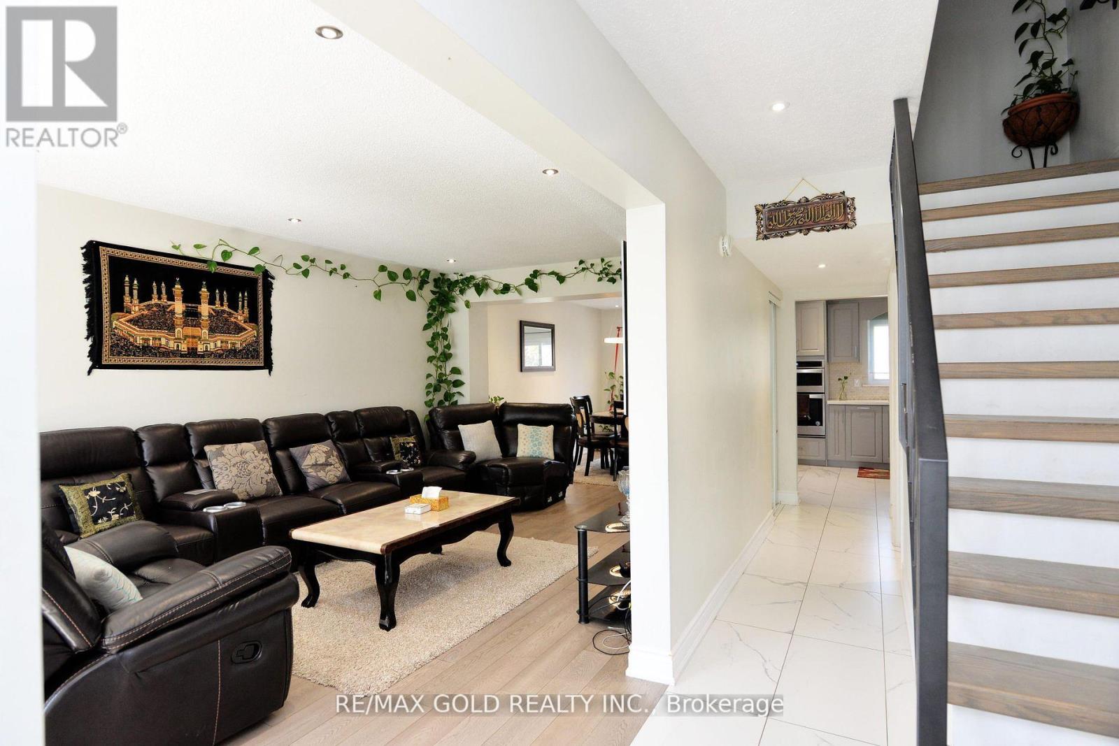 48 GARSIDE CRESCENT - 6