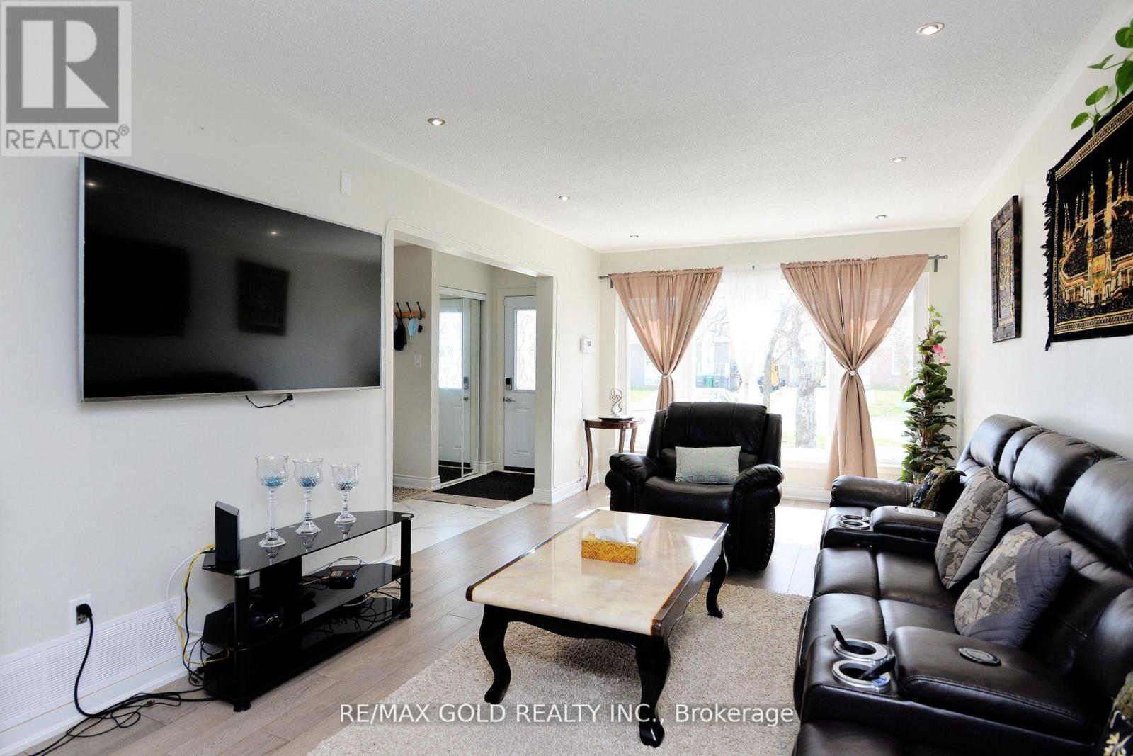 48 GARSIDE CRESCENT - 9