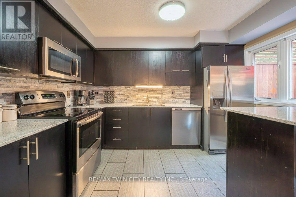 #E33 110 ACTIVA AVENUE - 13