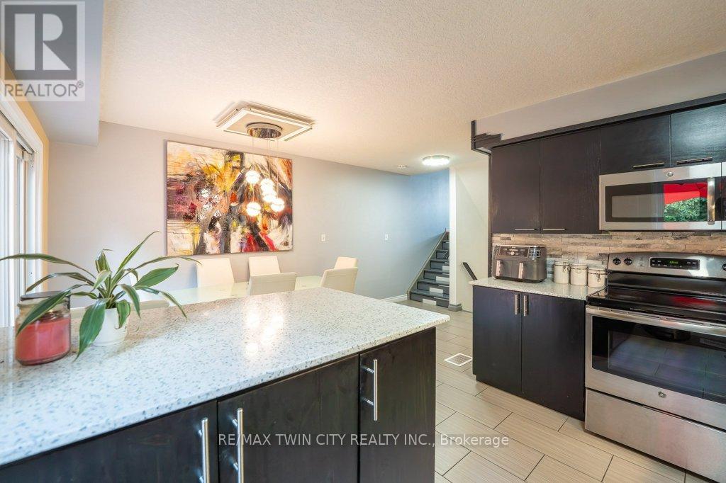 #E33 110 ACTIVA AVENUE - 15