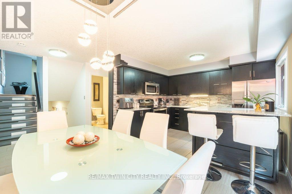 #E33 110 ACTIVA AVENUE - 17