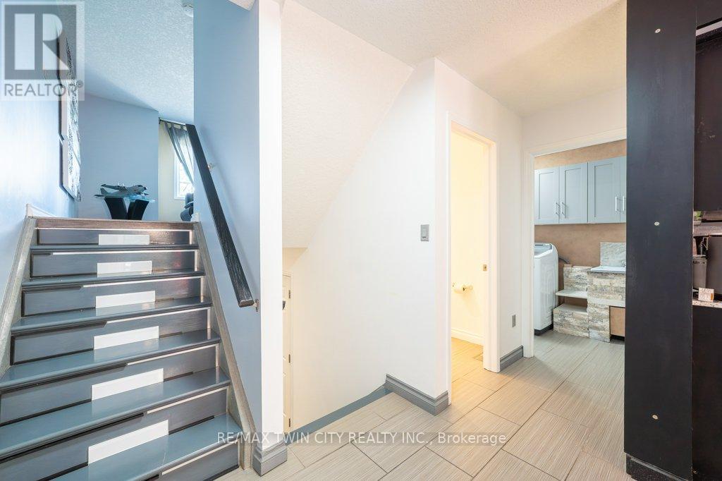 #E33 110 ACTIVA AVENUE - 18