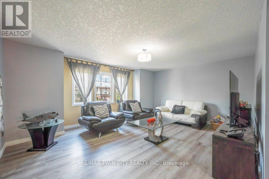 #E33 110 ACTIVA AVENUE - 20