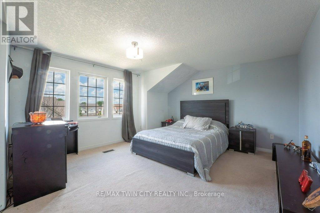 #E33 110 ACTIVA AVENUE - 26