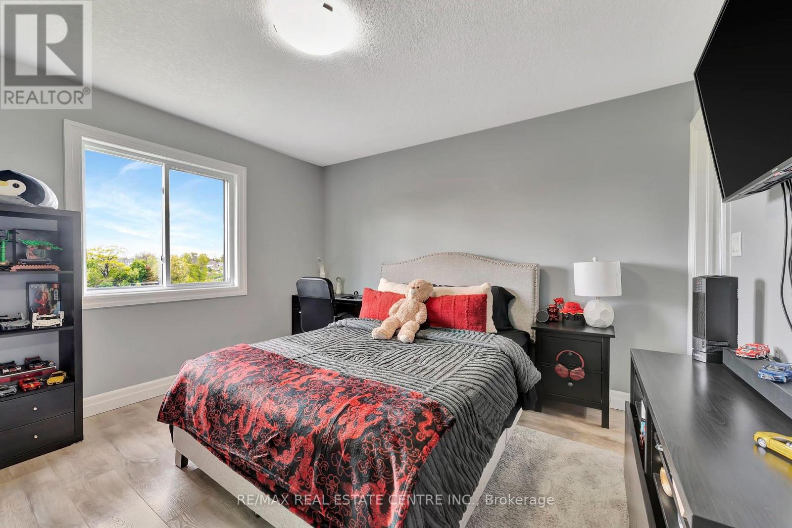 #6 32 FAITH STREET - 27