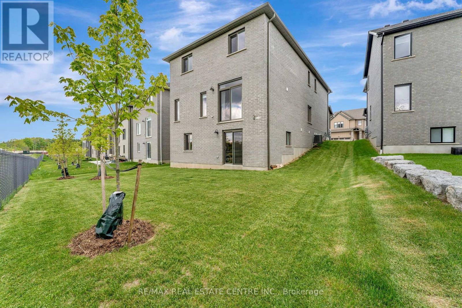 #6 32 FAITH STREET - 33
