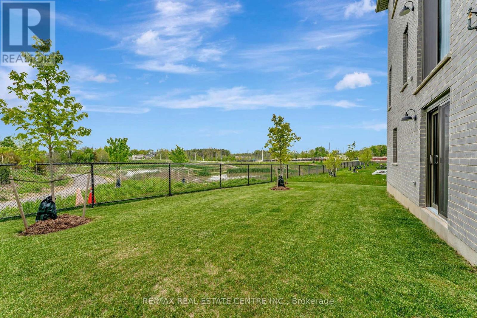 #6 32 FAITH STREET - 36