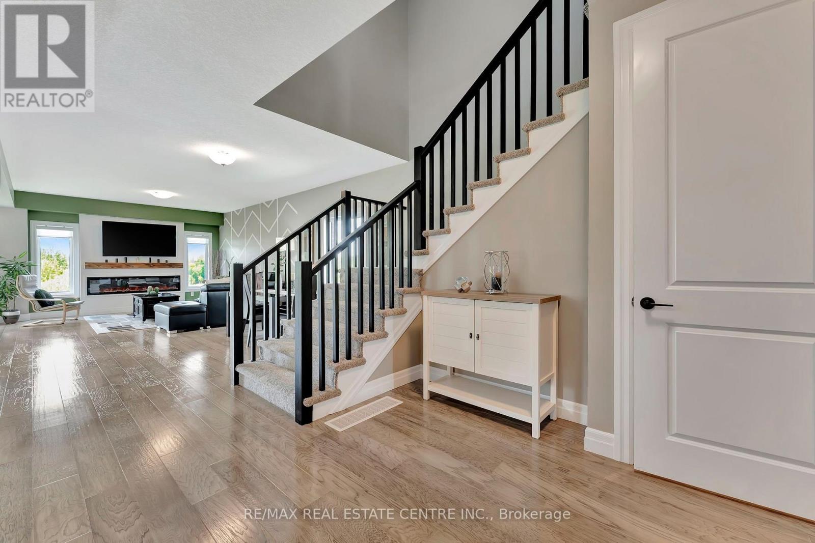 #6 32 FAITH STREET - 5