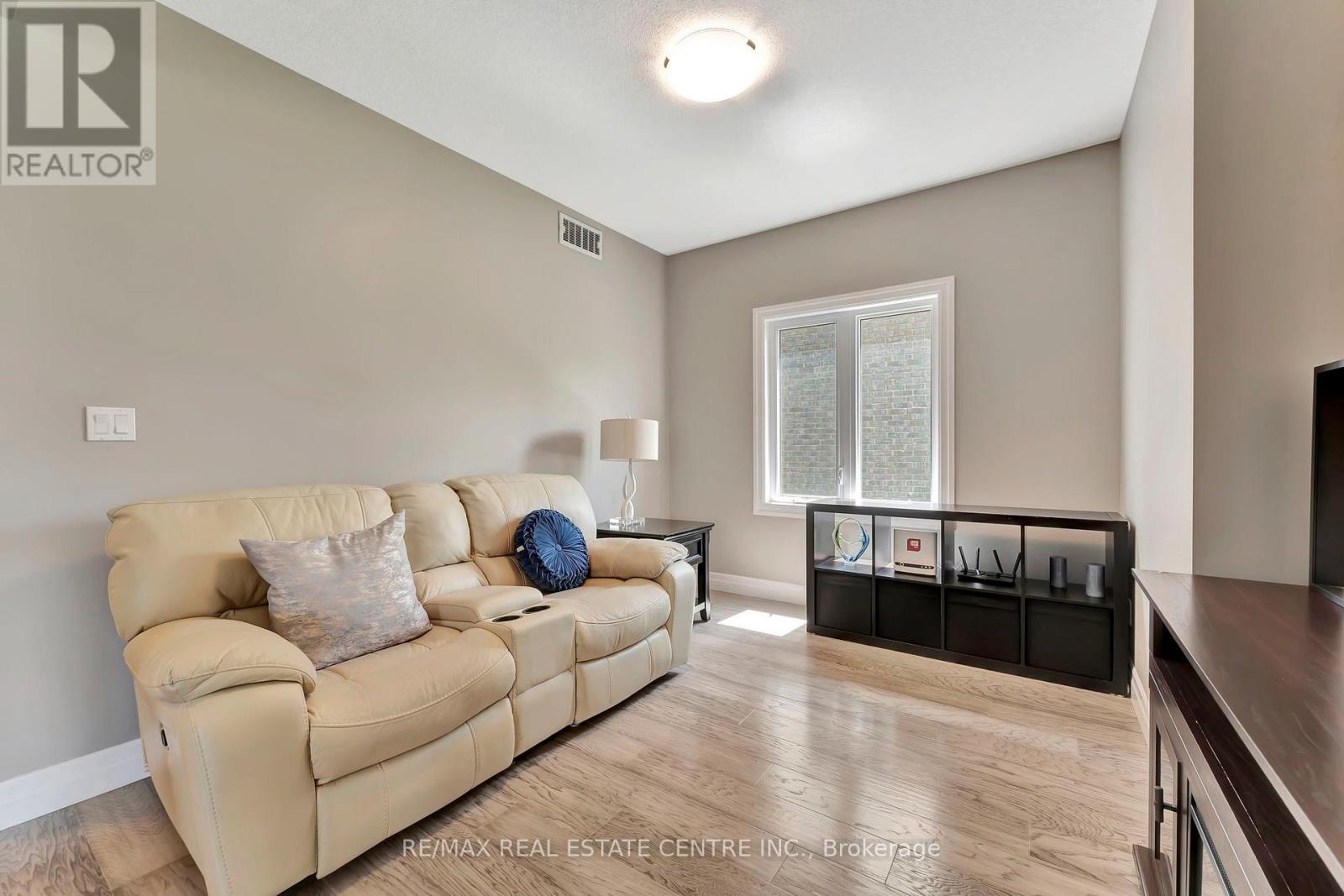 #6 32 FAITH STREET - 7