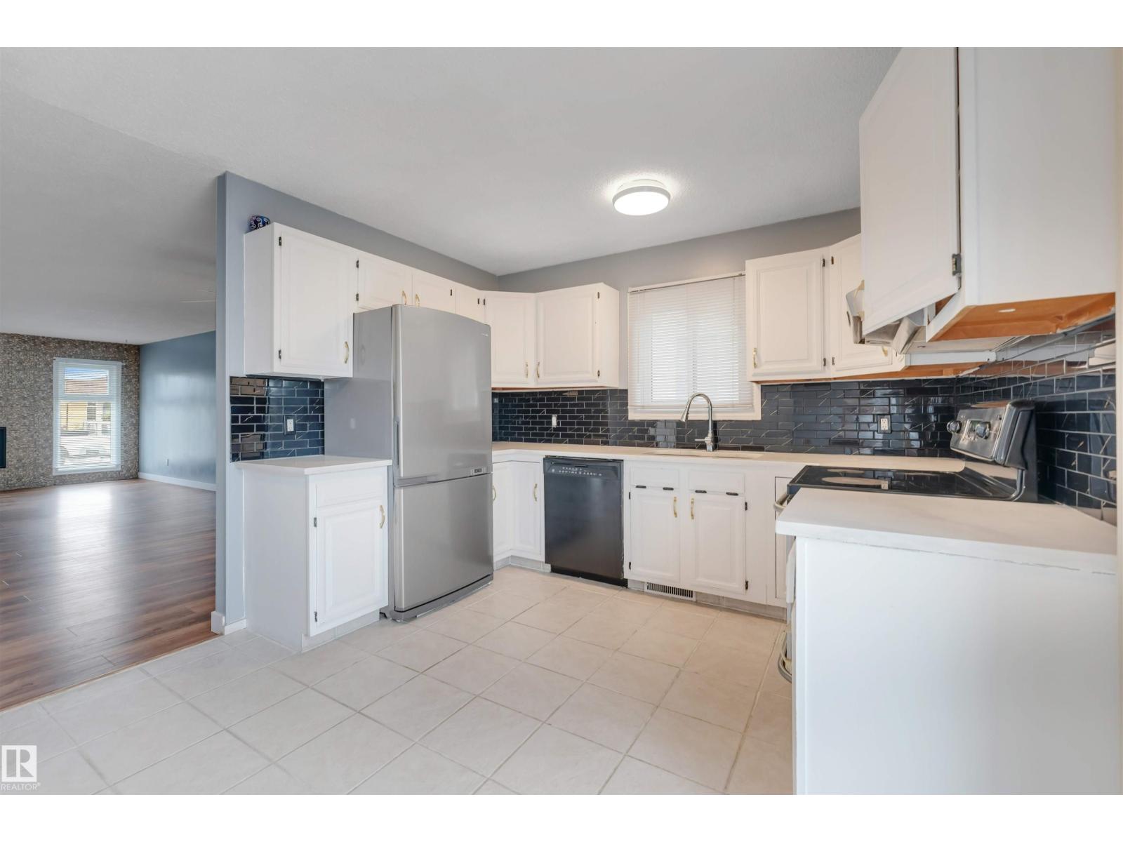 193 WOODVALE RD W NW - 23