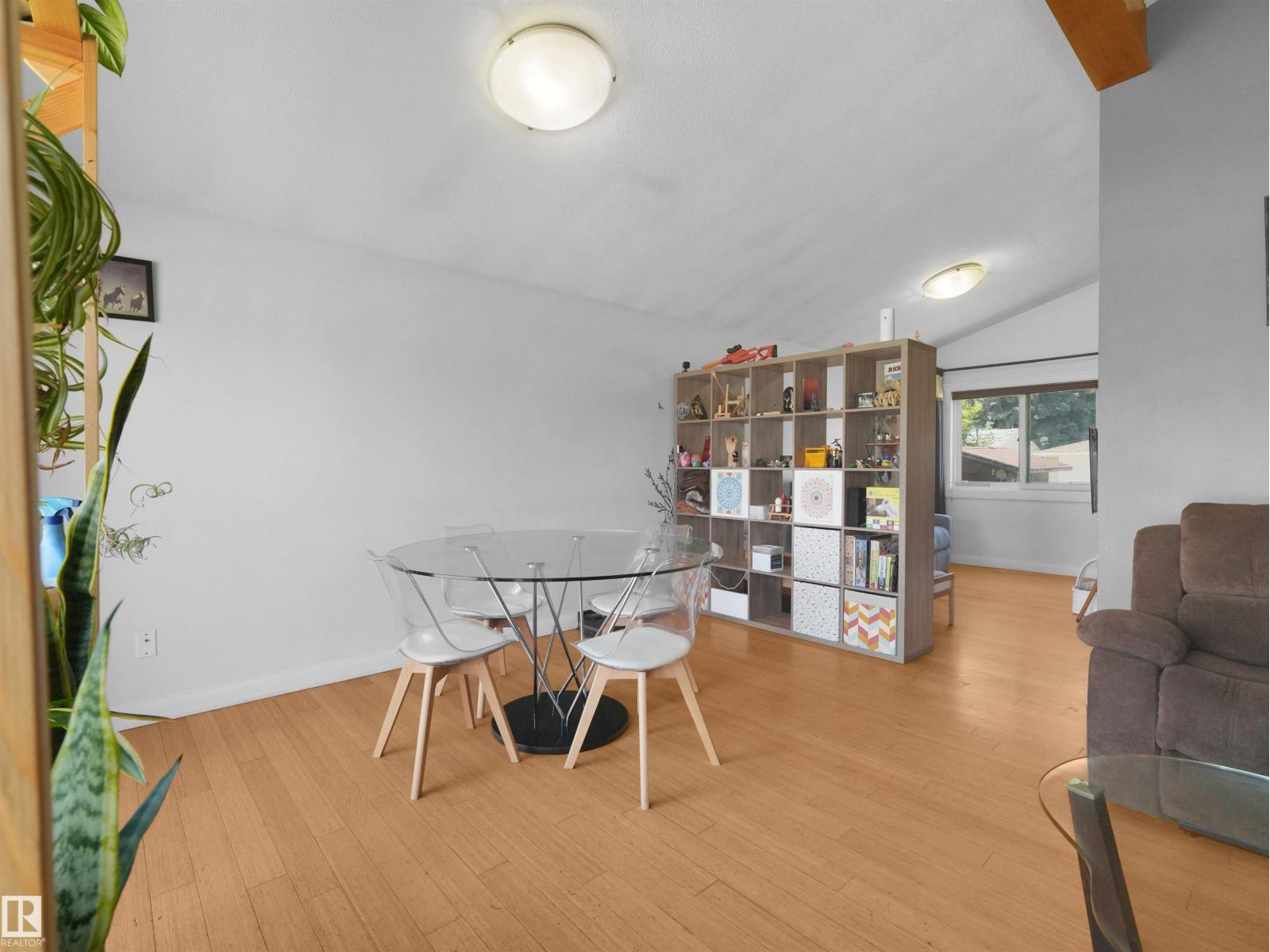 9256 75 ST NW - 14