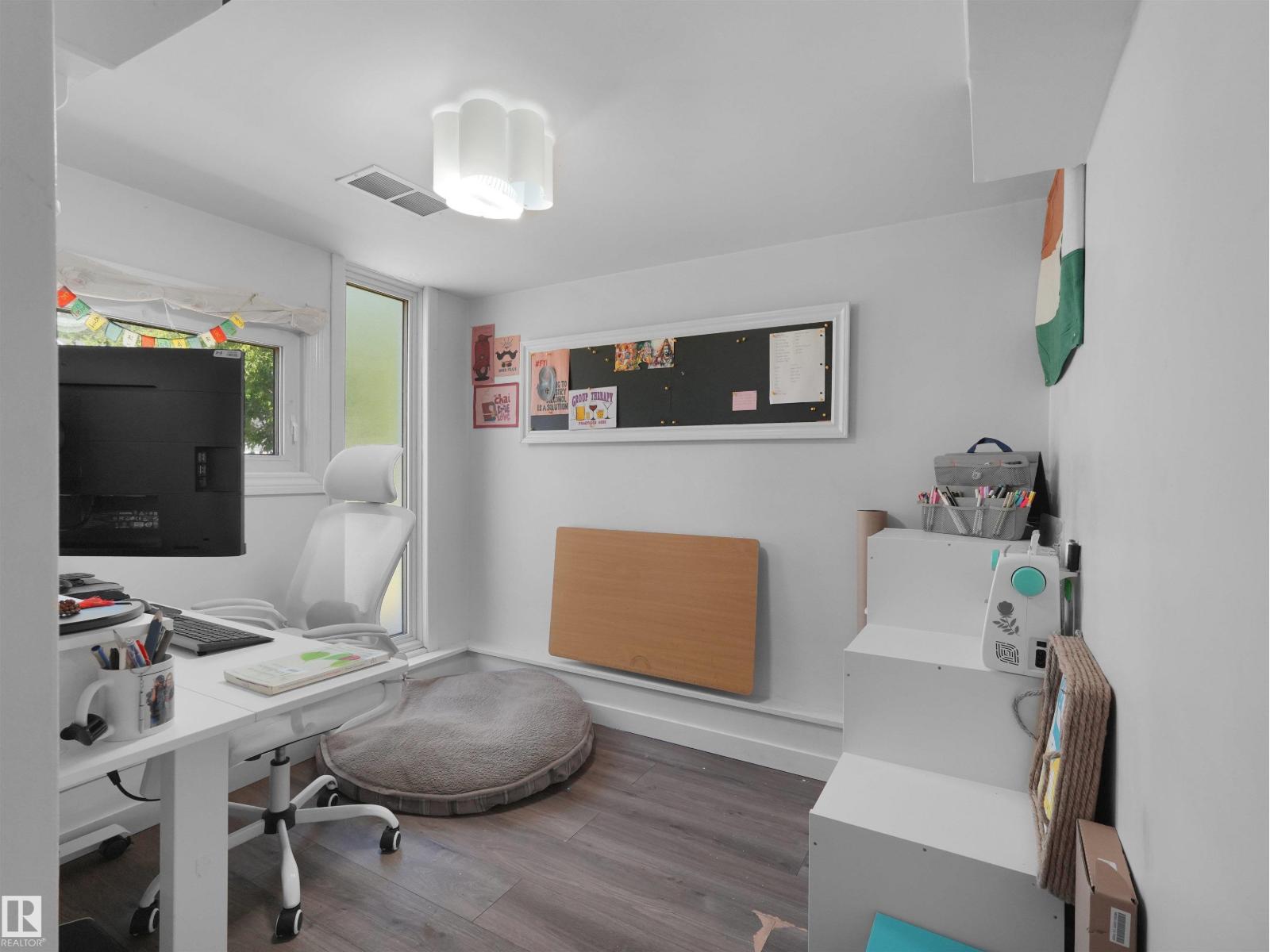 9256 75 ST NW - 35
