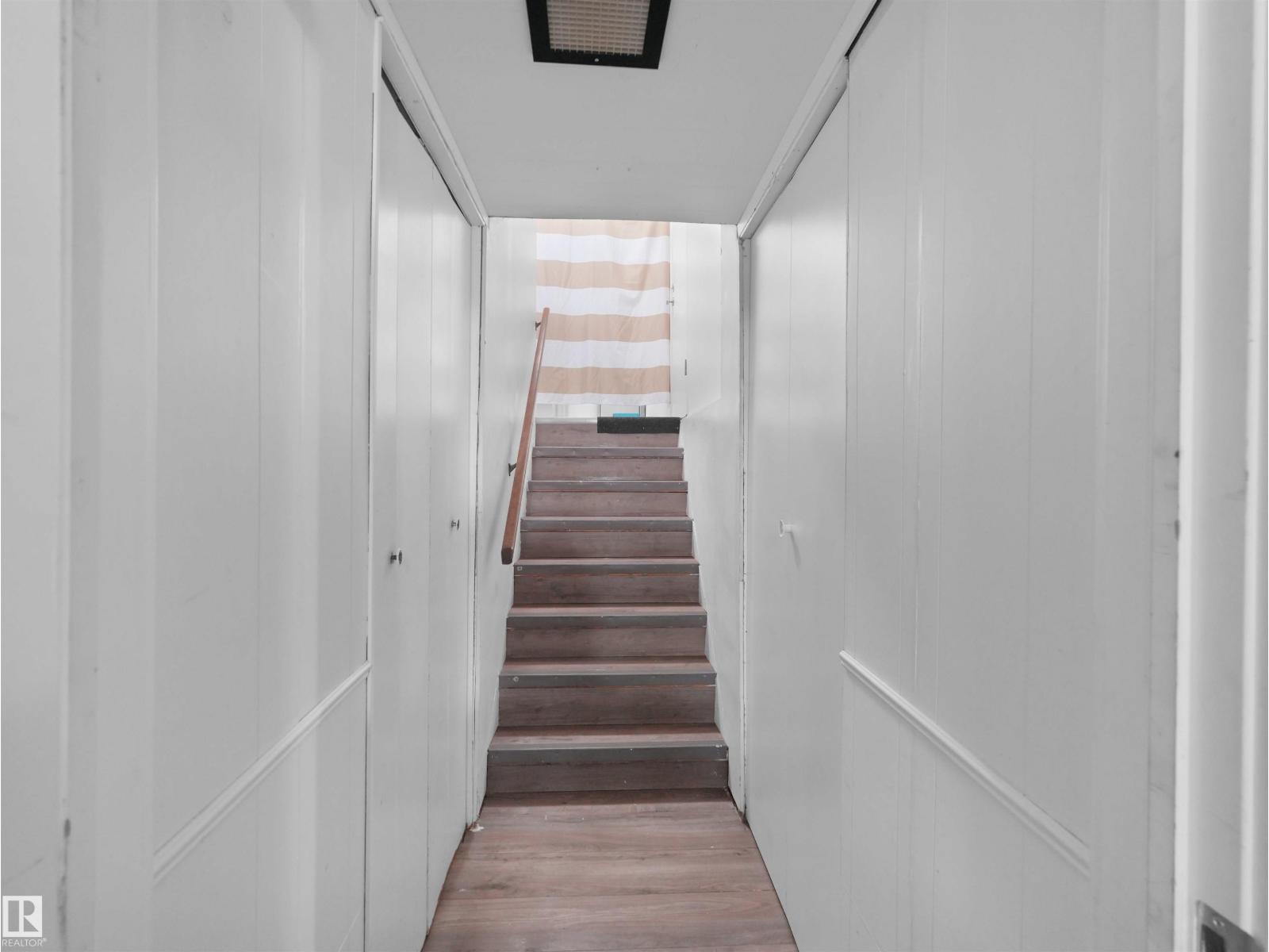 9256 75 ST NW - 37