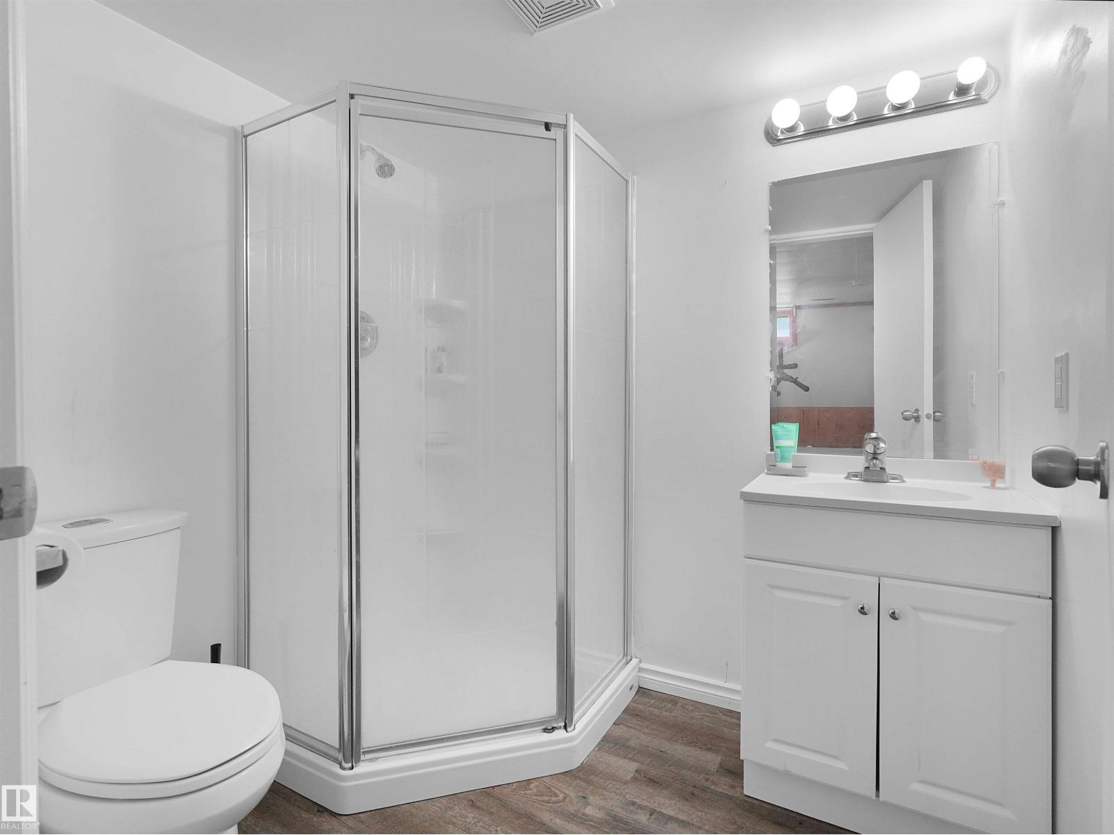 9256 75 ST NW - 41